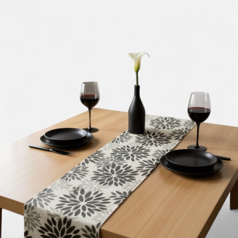 chemin de table blanc à fleurs noire