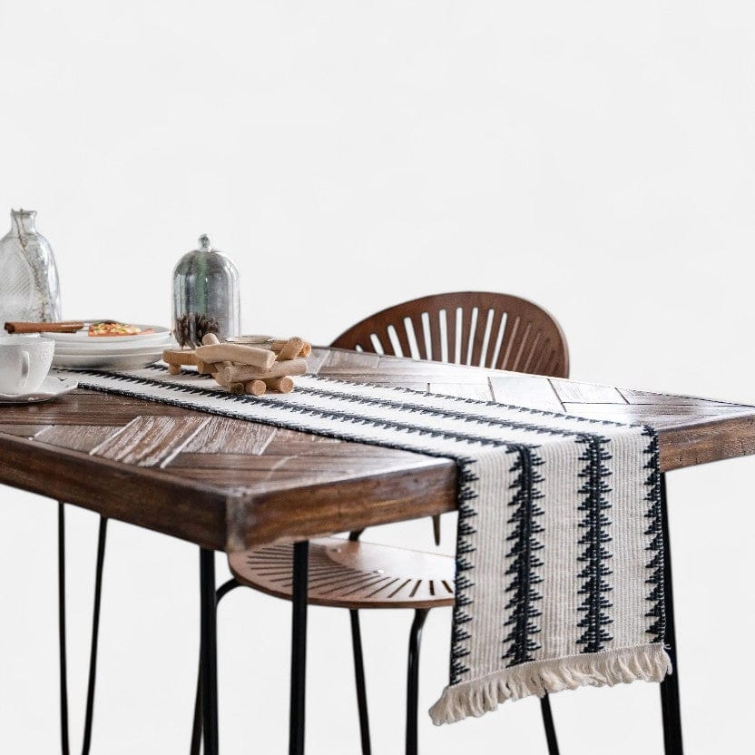 Chemin de table noir et blanc
