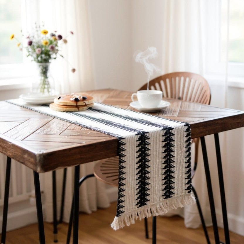Chemin de table noir et blanc